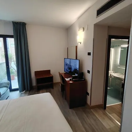 Centrale Hotel 3*